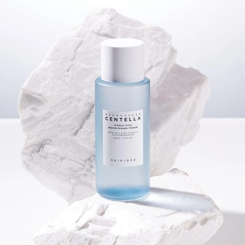 Tonic p/u fata Skin1004 Madagascar Centella Hyalu-Cica Brightening Toner 210 ml 2