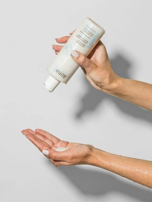 Exfoliant de corp Alma K Exfoliating Body Soap 250 ml