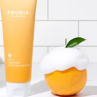 Spuma p/u curatarea fetei Frudia Derived from Fruit Cleansing 3