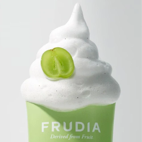 Spuma p/u curatarea fetei Frudia Green Grape Pore Control Scrub Cleansing Foam