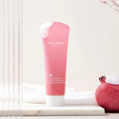 Spuma p/u curatarea fetei Frudia Derived from Fruit Cleansing