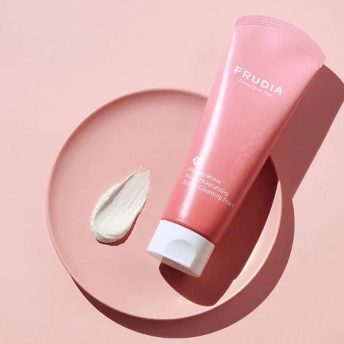 Spuma p/u curatarea fetei Frudia Derived from Fruit Cleansing