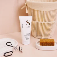 Кондиционер для волос Alfaparf Semi Di Lino Diamond Illuminating Conditioner 2