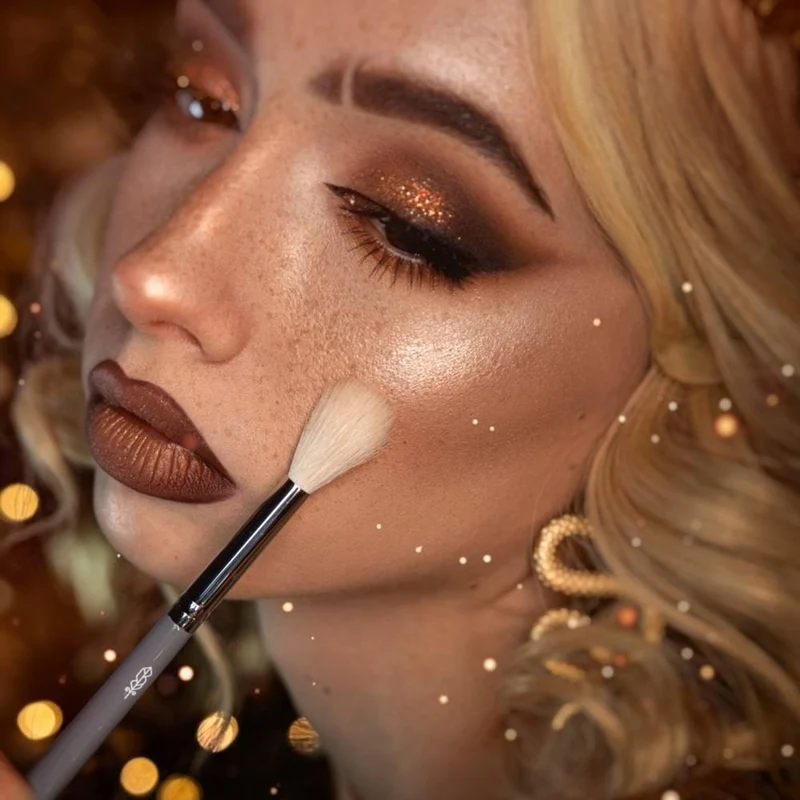Кисть для макияжа Paese Boho Beauty Perfect Highlighter Brush 114 2