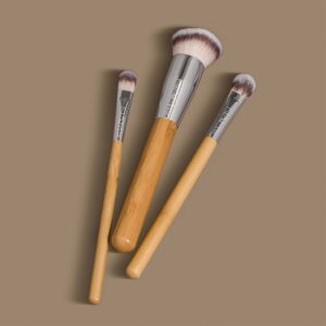 NAM Foundation Kabuki Brush