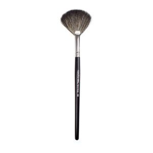 Nascita Pro Plus Highlighter Brush